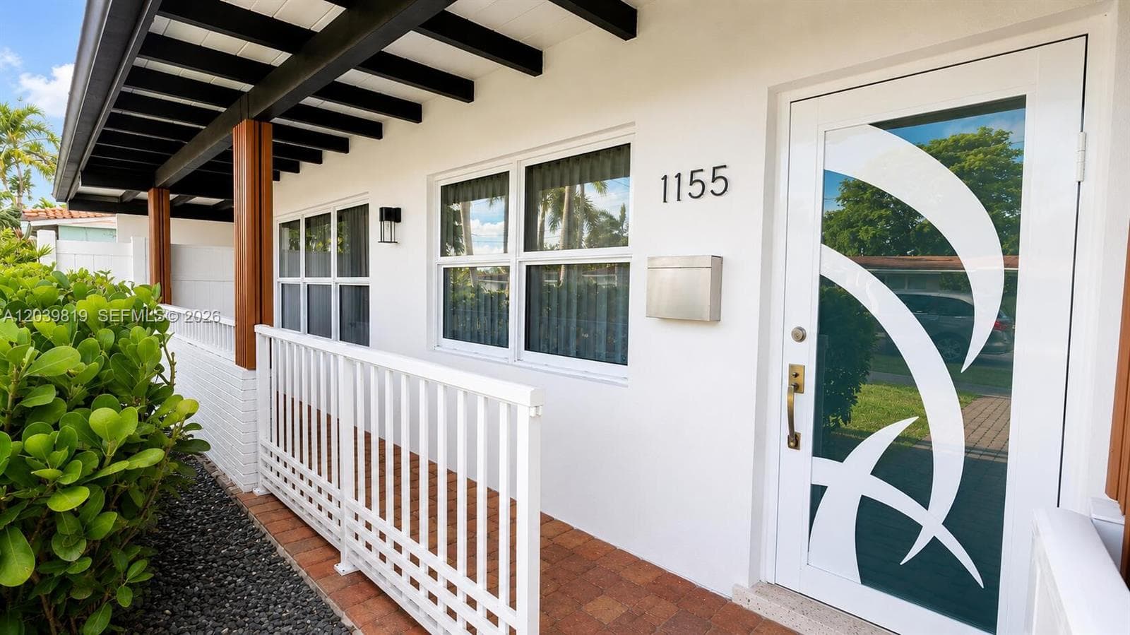 1155 Hayes St, Hollywood, FL 33019 — zdjęcie 2