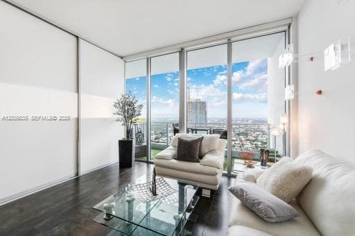92 SW 3rd St # 5108, Miami, FL 33130 — zdjęcie 2