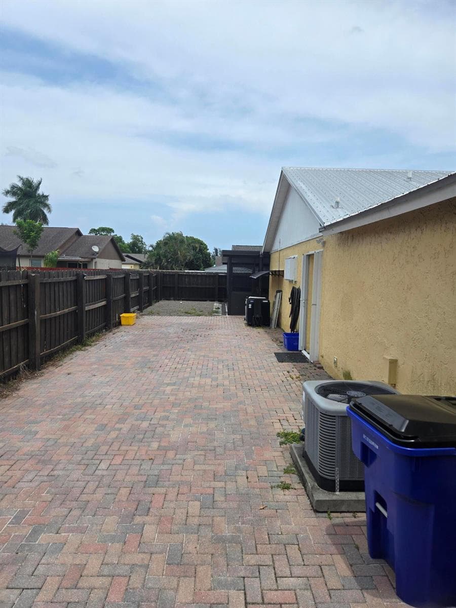 1402 Denlow Lane, Royal Palm Beach, FL 33411 — zdjęcie 4