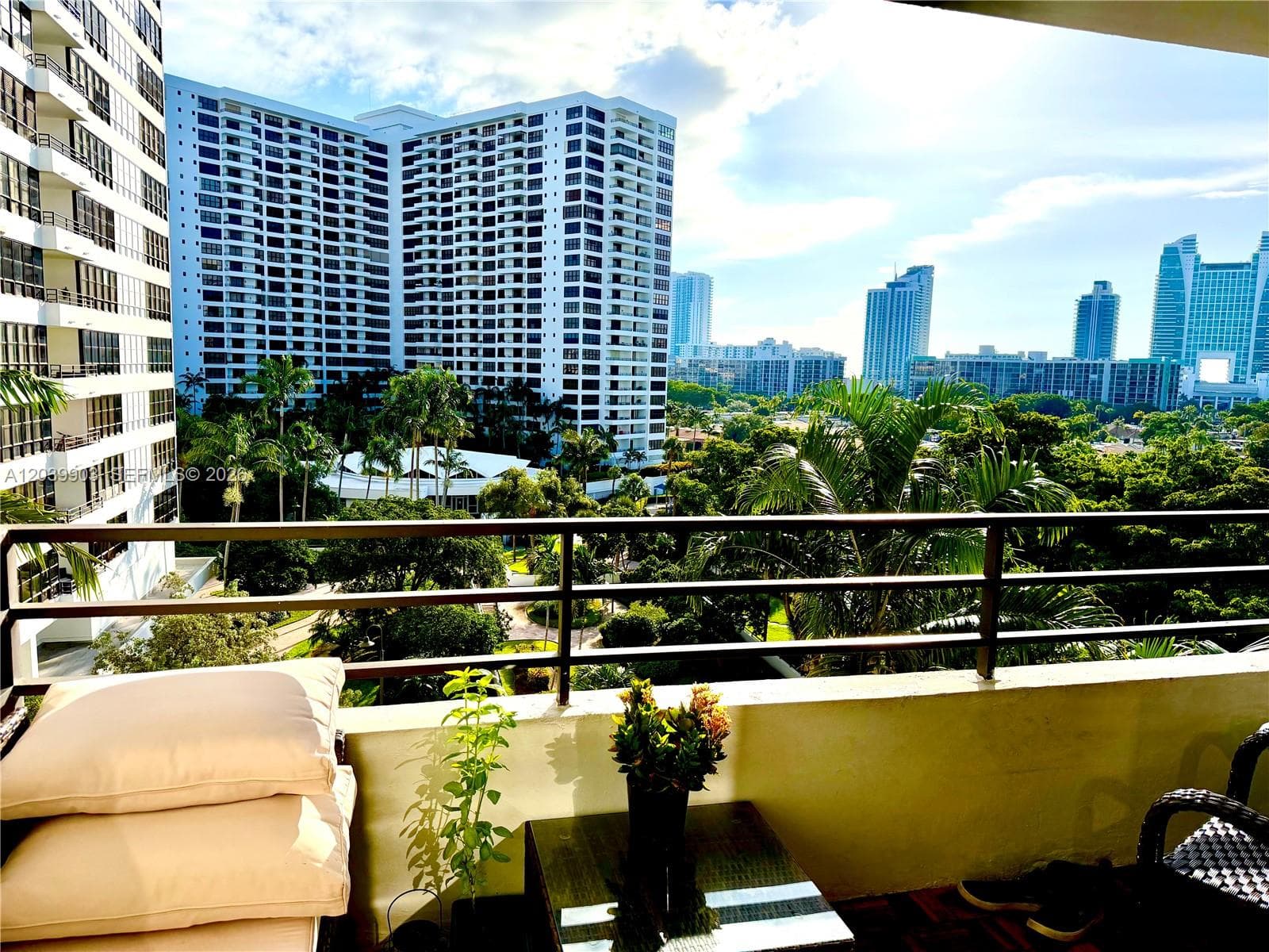 500 Three Islands Blvd # 421, Hallandale Beach, FL 33009 — zdjęcie 2