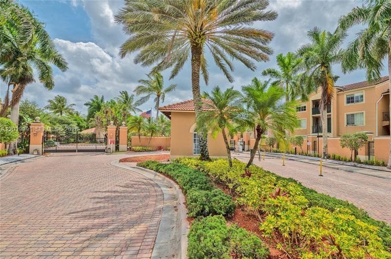 8030 N Nob Hill Rd # 102, Tamarac, FL 33321 — zdjęcie 2