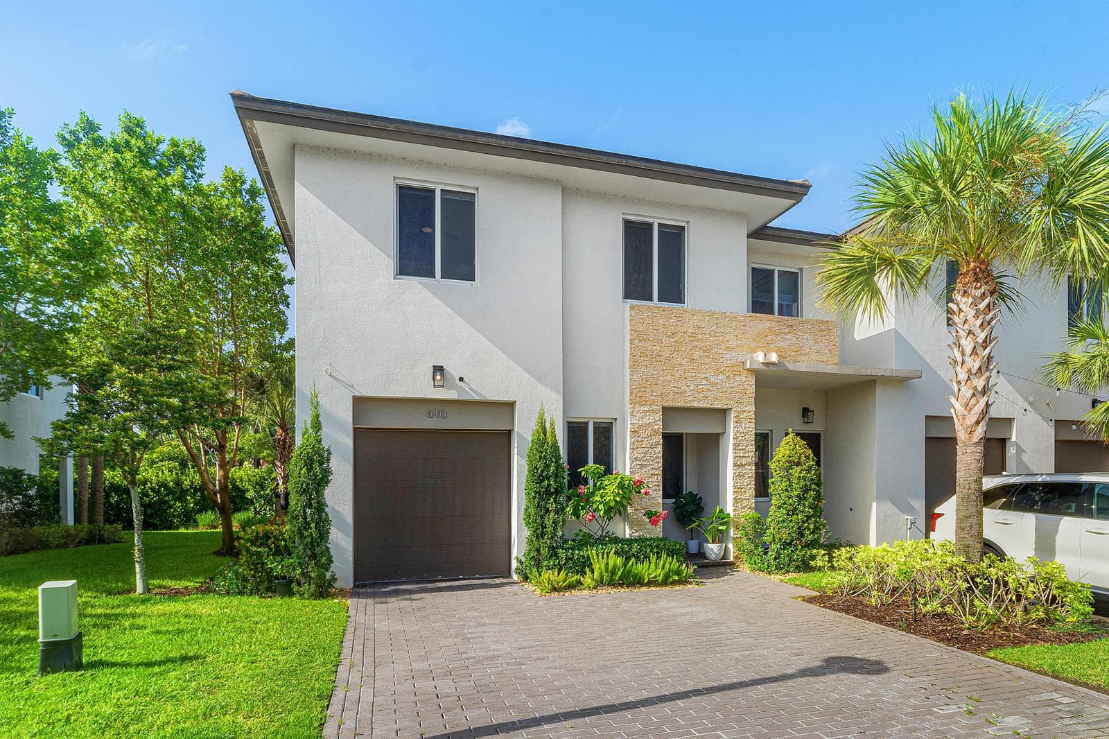 610 Pioneer Way, Royal Palm Beach, FL 33411