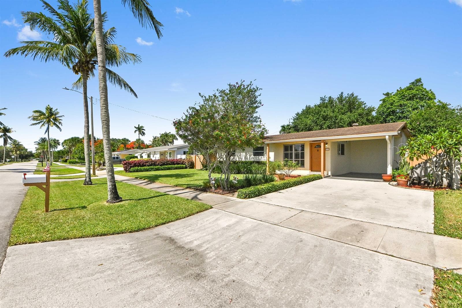 313 Poe Drive, Palm Springs, FL 33461 — zdjęcie 2