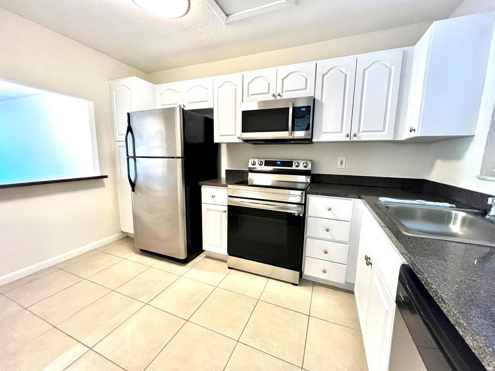 120 Sparrow Drive # Apt 302, Royal Palm Beach, FL 33411 — zdjęcie 2