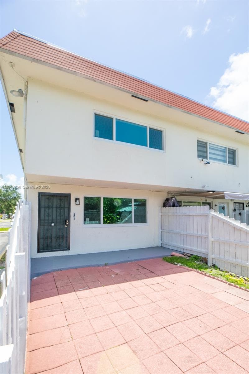 1450 NE 151st St # 101, Miami, FL 33162 — zdjęcie 3