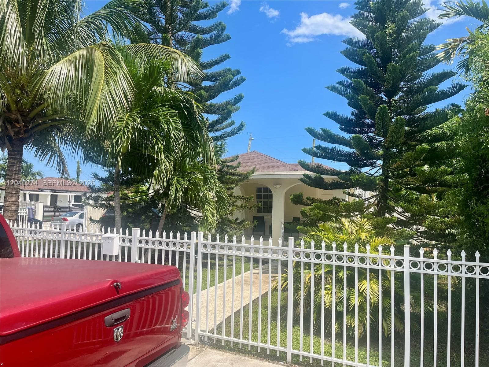521 NW 32nd Pl, Miami, FL 33125 — zdjęcie 2