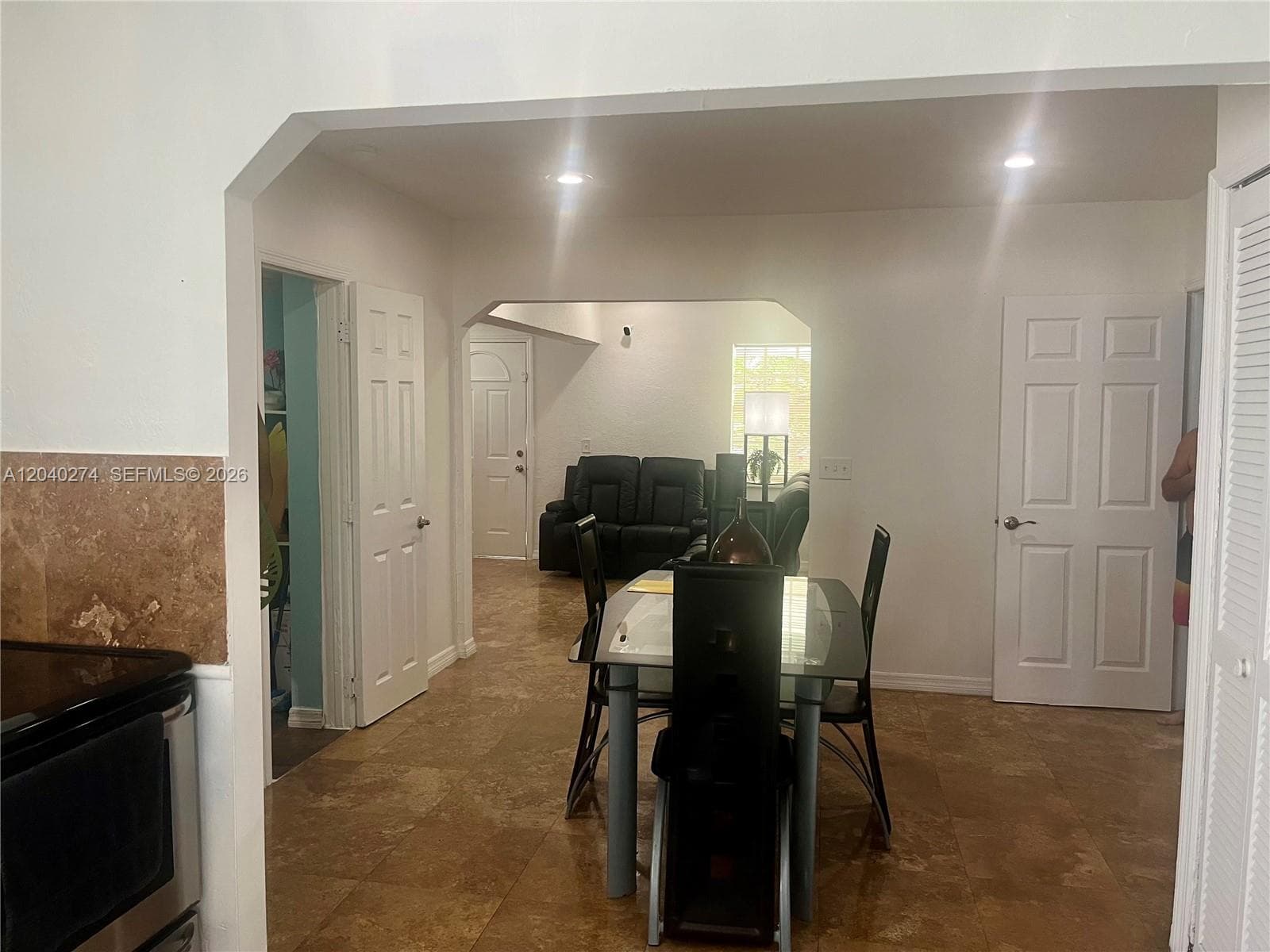 521 NW 32nd Pl, Miami, FL 33125 — zdjęcie 4