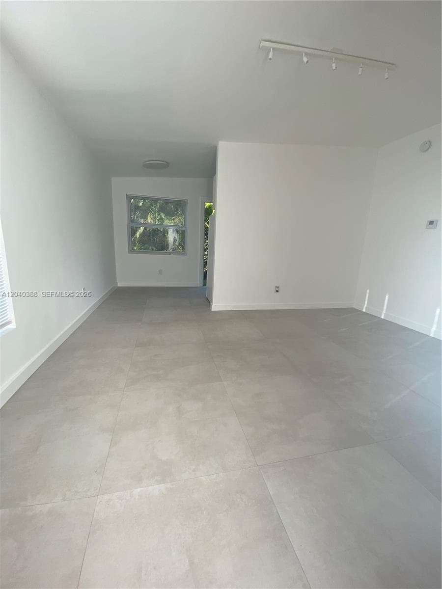 2011 NE 167th St # 9, North Miami Beach, FL 33162 — zdjęcie 4