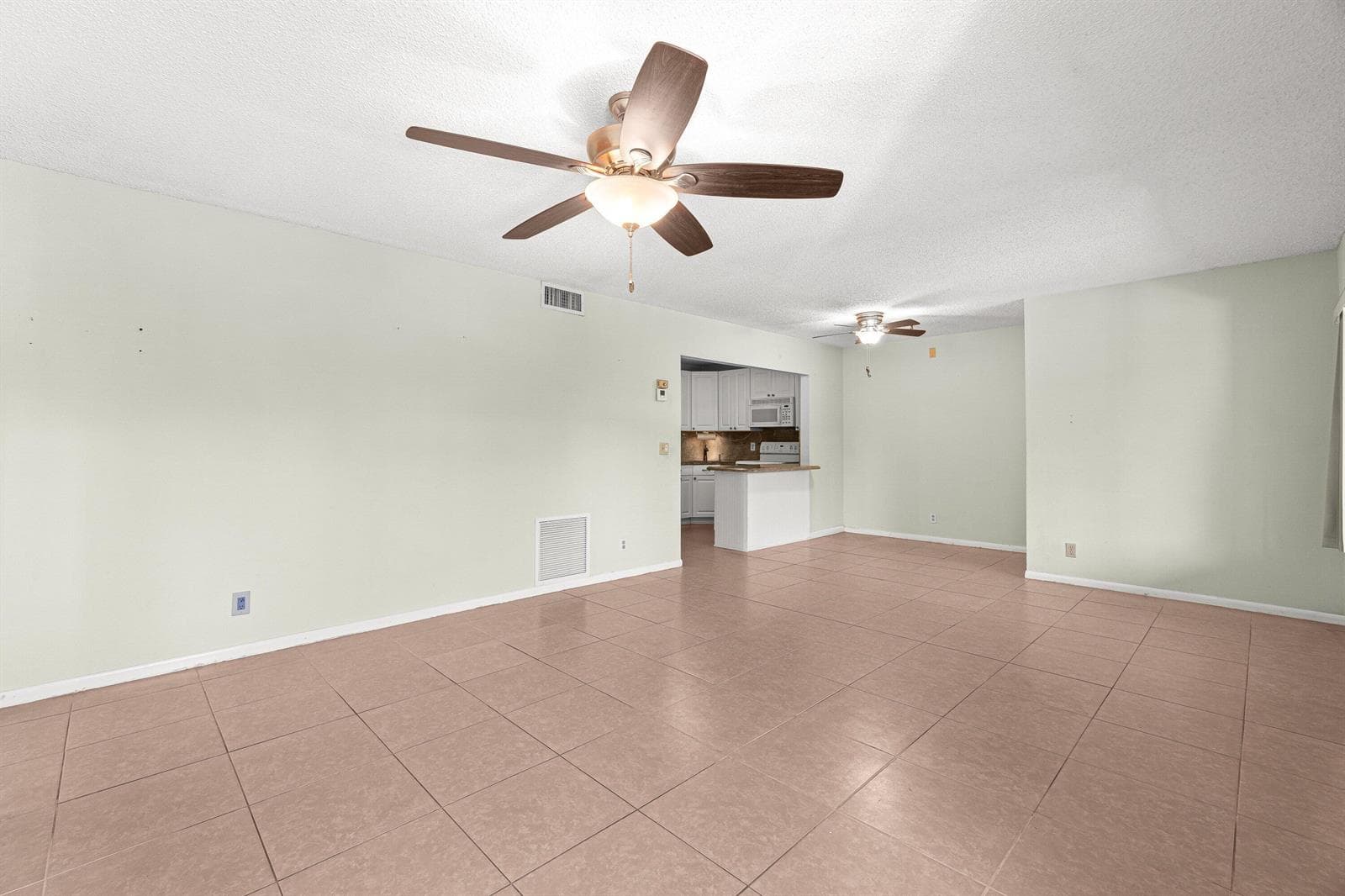 223 Pine Hov Circle # A-2, FL 33463 — zdjęcie 5
