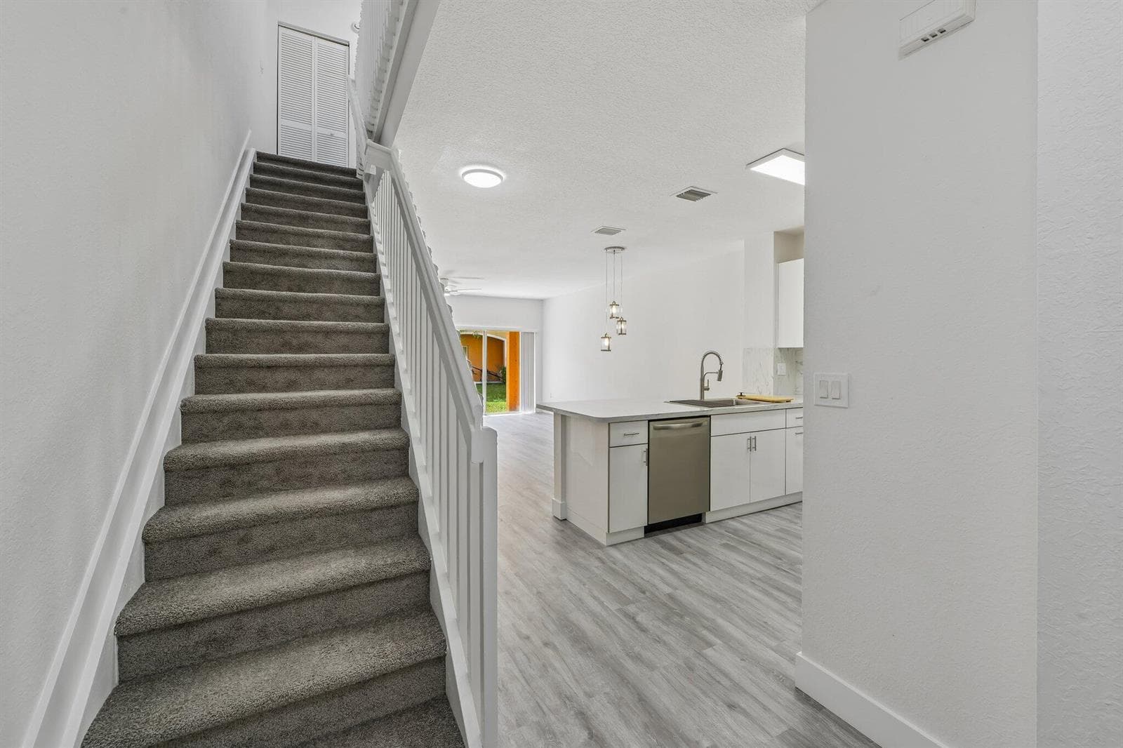 560 St Tropez Lane, Margate, FL 33068 — zdjęcie 5