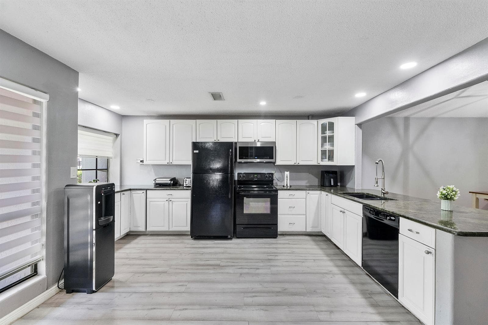 4149 Palm Forest Drive S, Delray Beach, FL 33445 — zdjęcie 2