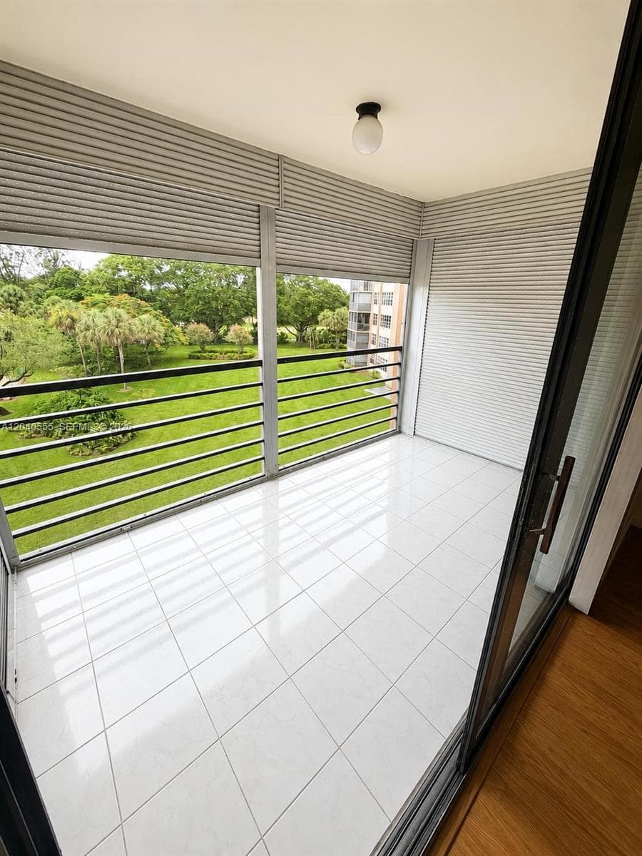 900 Saint Charles Pl # 407, Pembroke Pines, FL 33026 — zdjęcie 2