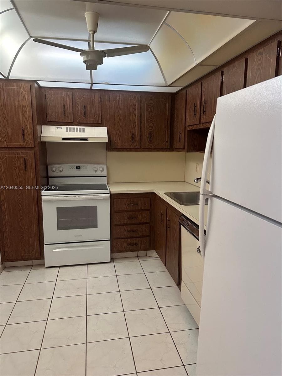 900 Saint Charles Pl # 407, Pembroke Pines, FL 33026 — zdjęcie 5
