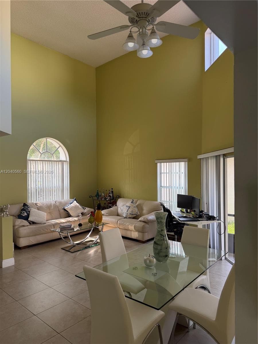 1335 Seagrape Cir, Weston, FL 33326 — zdjęcie 4