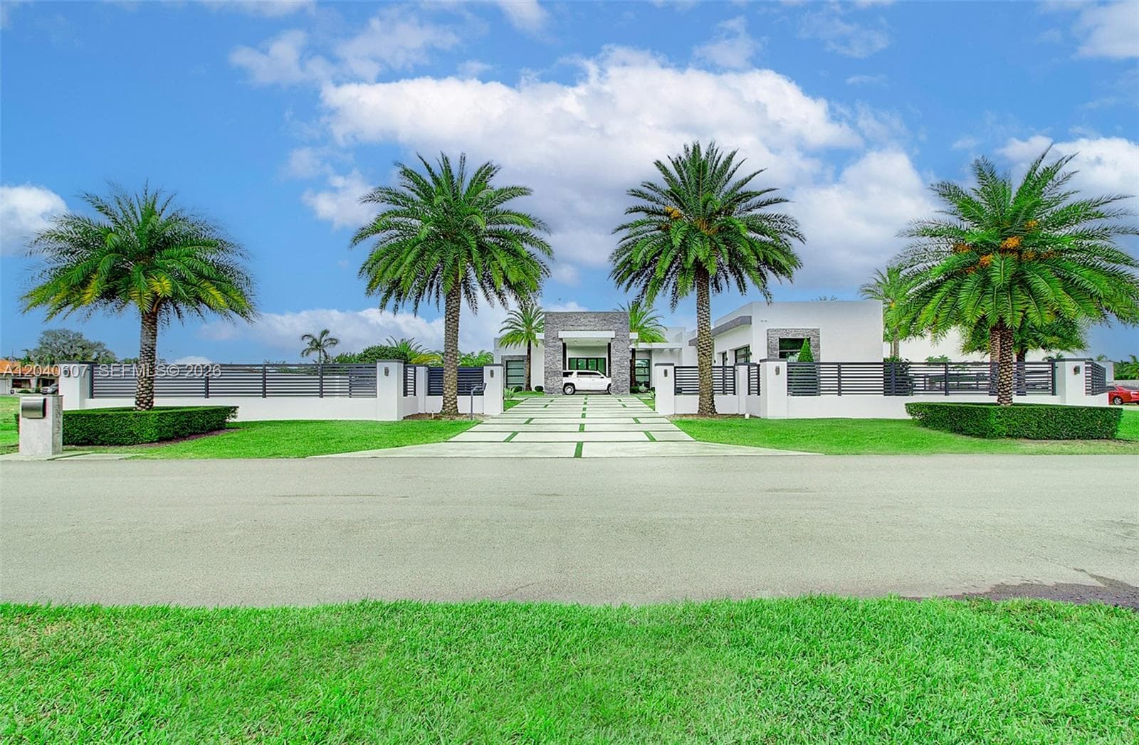 13052 NW 102nd Ave, Hialeah Gardens, FL 33018 — zdjęcie 2