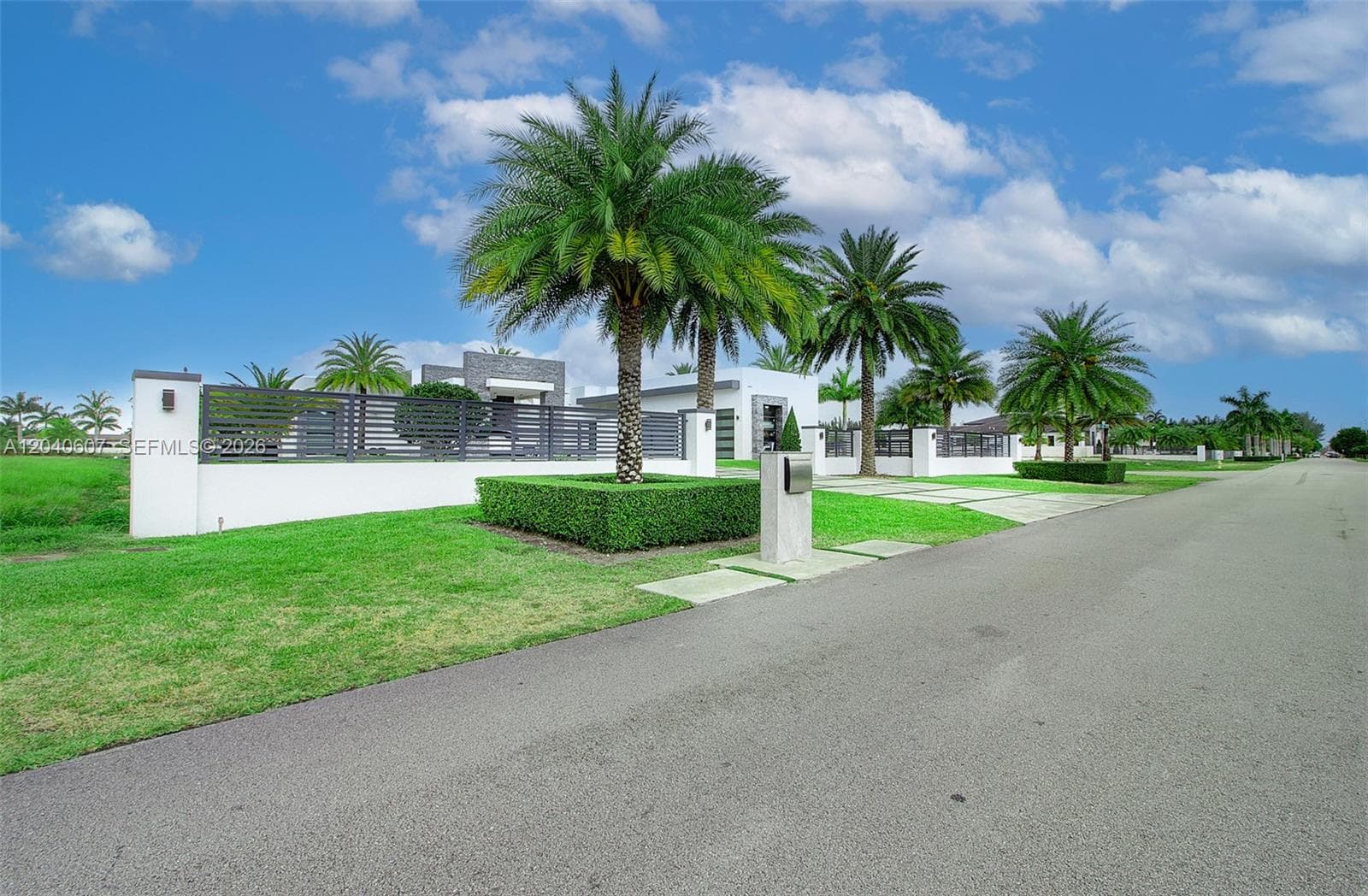 13052 NW 102nd Ave, Hialeah Gardens, FL 33018 — zdjęcie 3