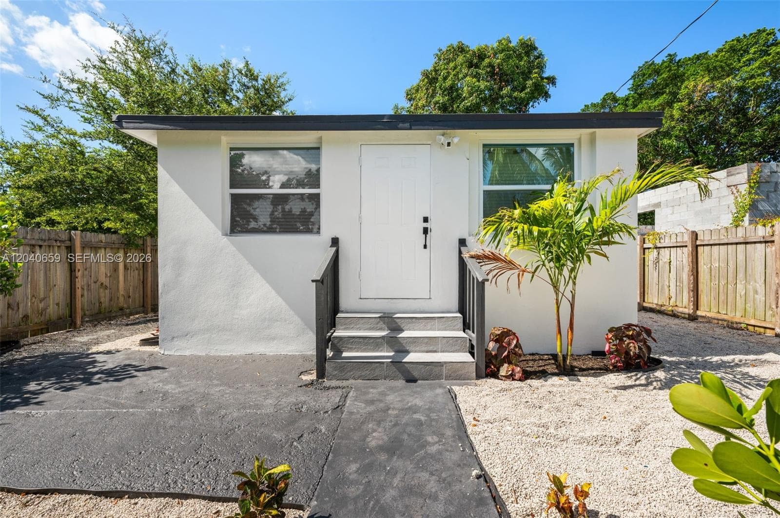 1820 NW 63rd St, Miami, FL 33147 — zdjęcie 2