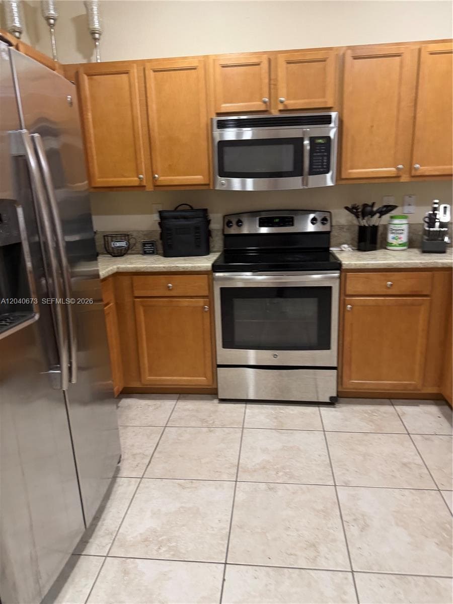 8929 W 35th Way, Hialeah, FL 33018 — zdjęcie 3