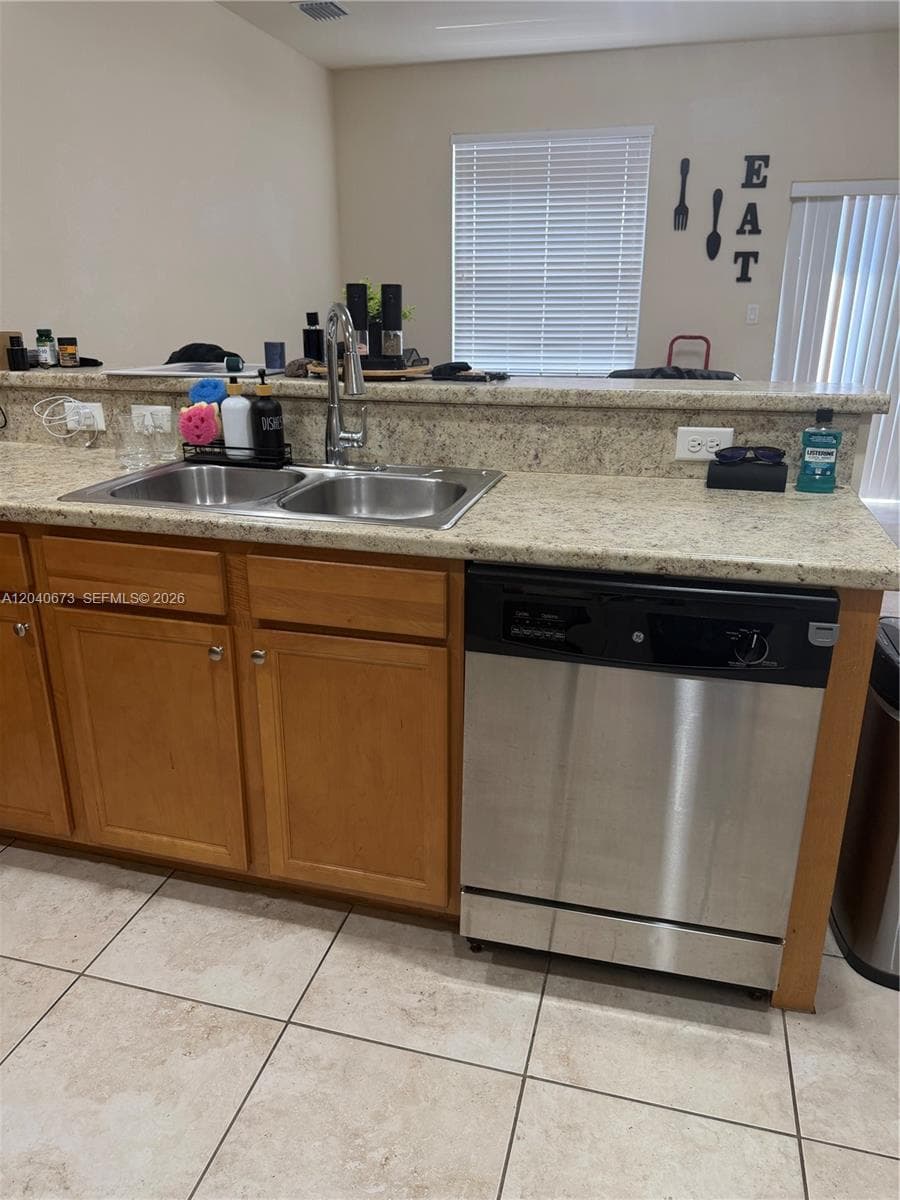 8929 W 35th Way, Hialeah, FL 33018 — zdjęcie 5