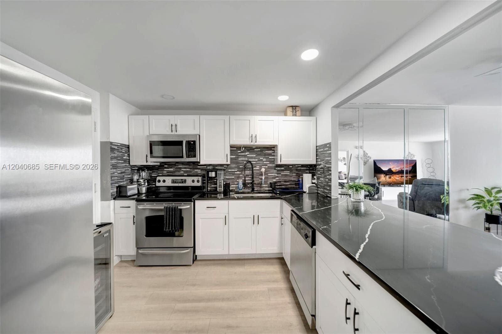 427 Golden Isles Dr # 16H, Hallandale Beach, FL 33009 — zdjęcie 2