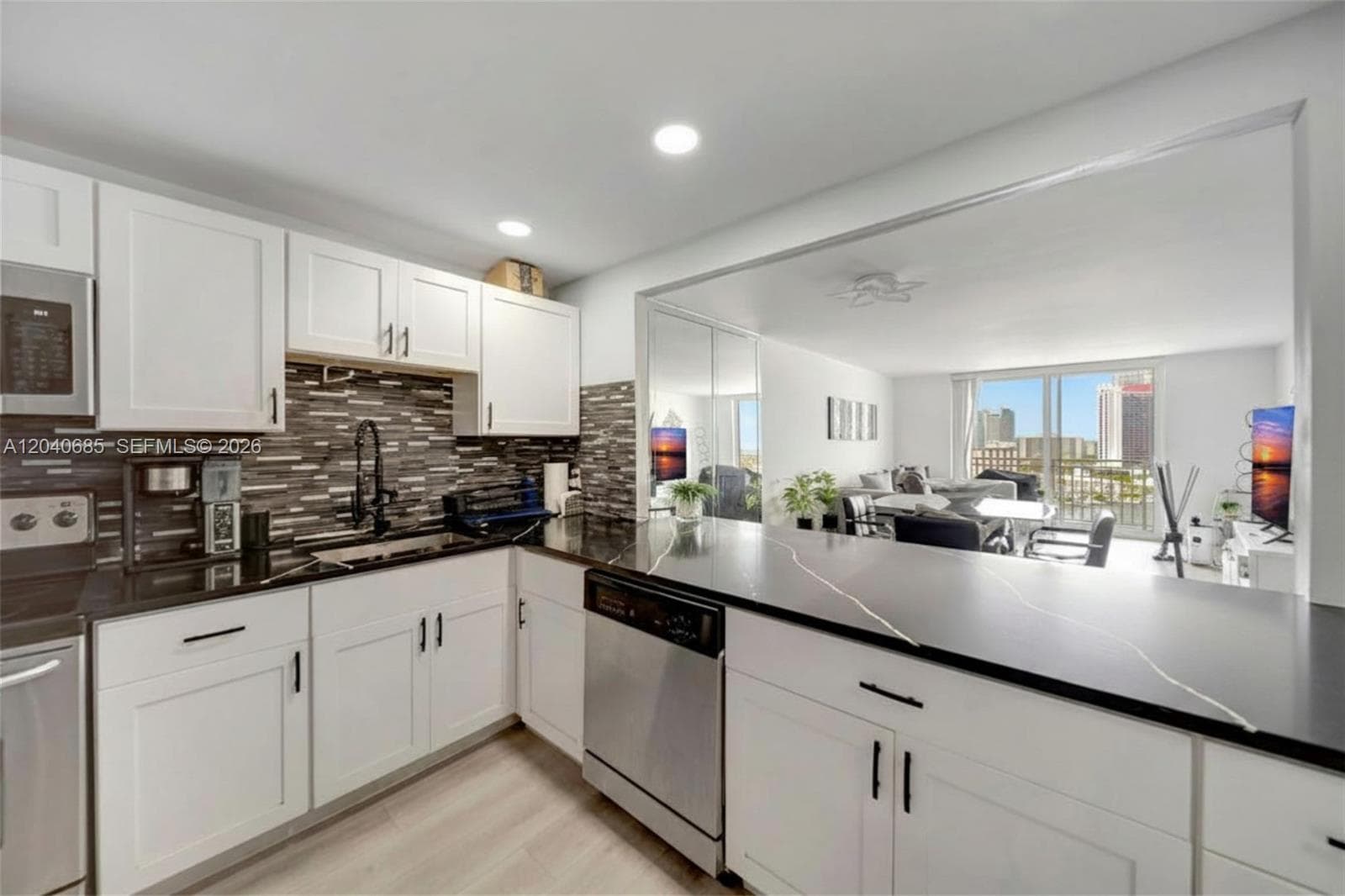 427 Golden Isles Dr # 16H, Hallandale Beach, FL 33009 — zdjęcie 4