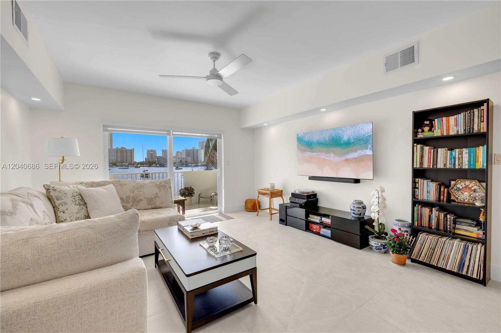 462 Golden Isles Dr # 211, Hallandale Beach, FL 33009 — zdjęcie 4