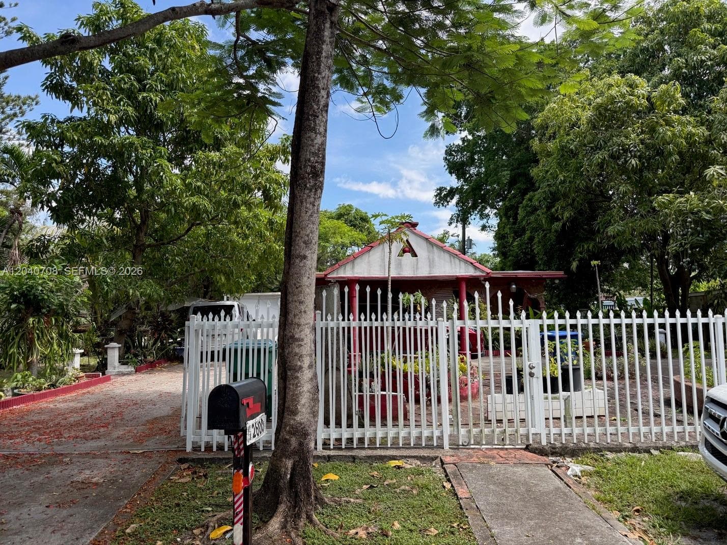 12600 Country Club Ln, Miami, FL 33167 — zdjęcie 2