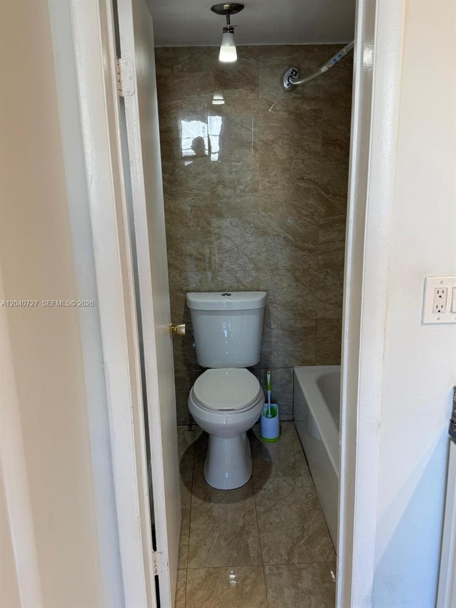 1990 Marseille Dr # 303, Miami Beach, FL 33141 — zdjęcie 4