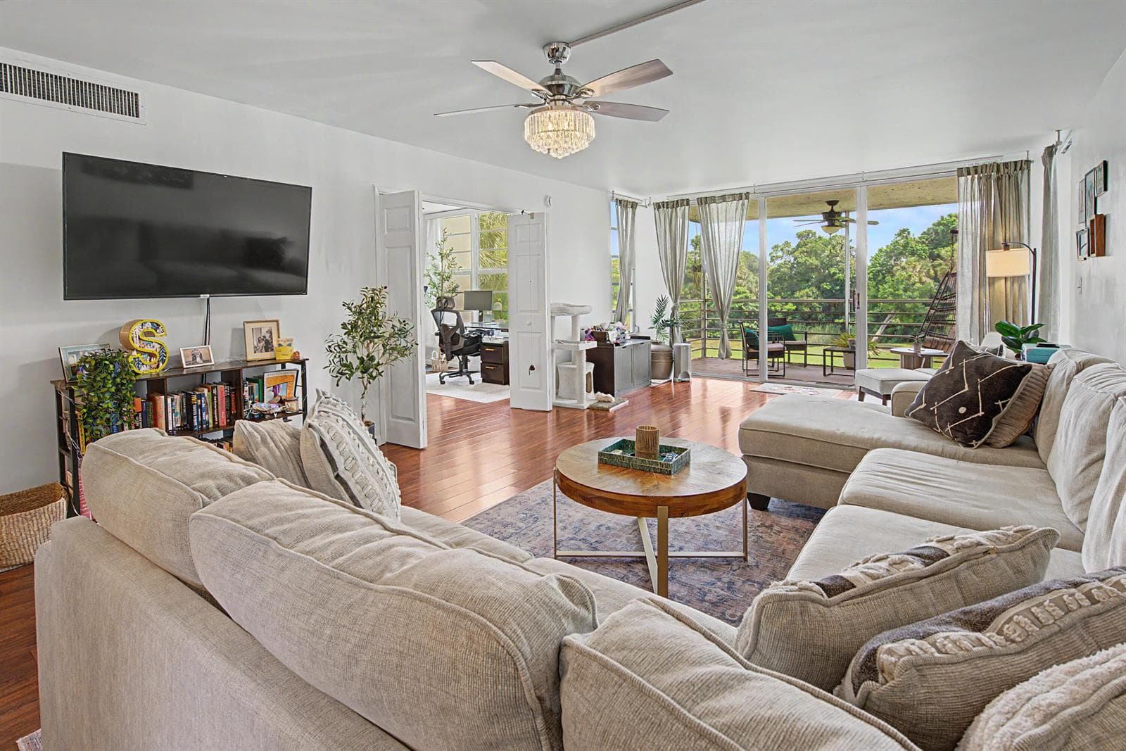3930 Oaks Clubhouse Drive # 304, Pompano Beach, FL 33069
