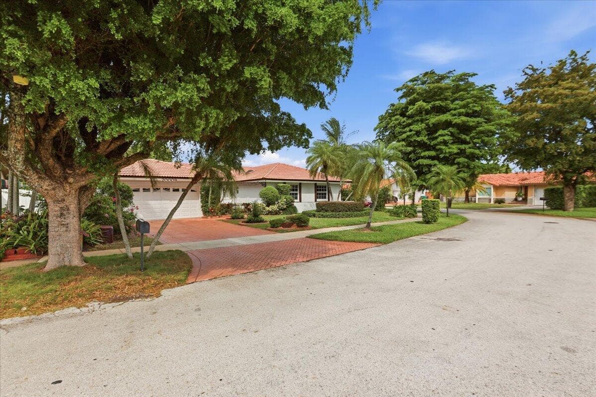 20009 NW 66th Place, Hialeah, FL 33015 — zdjęcie 2