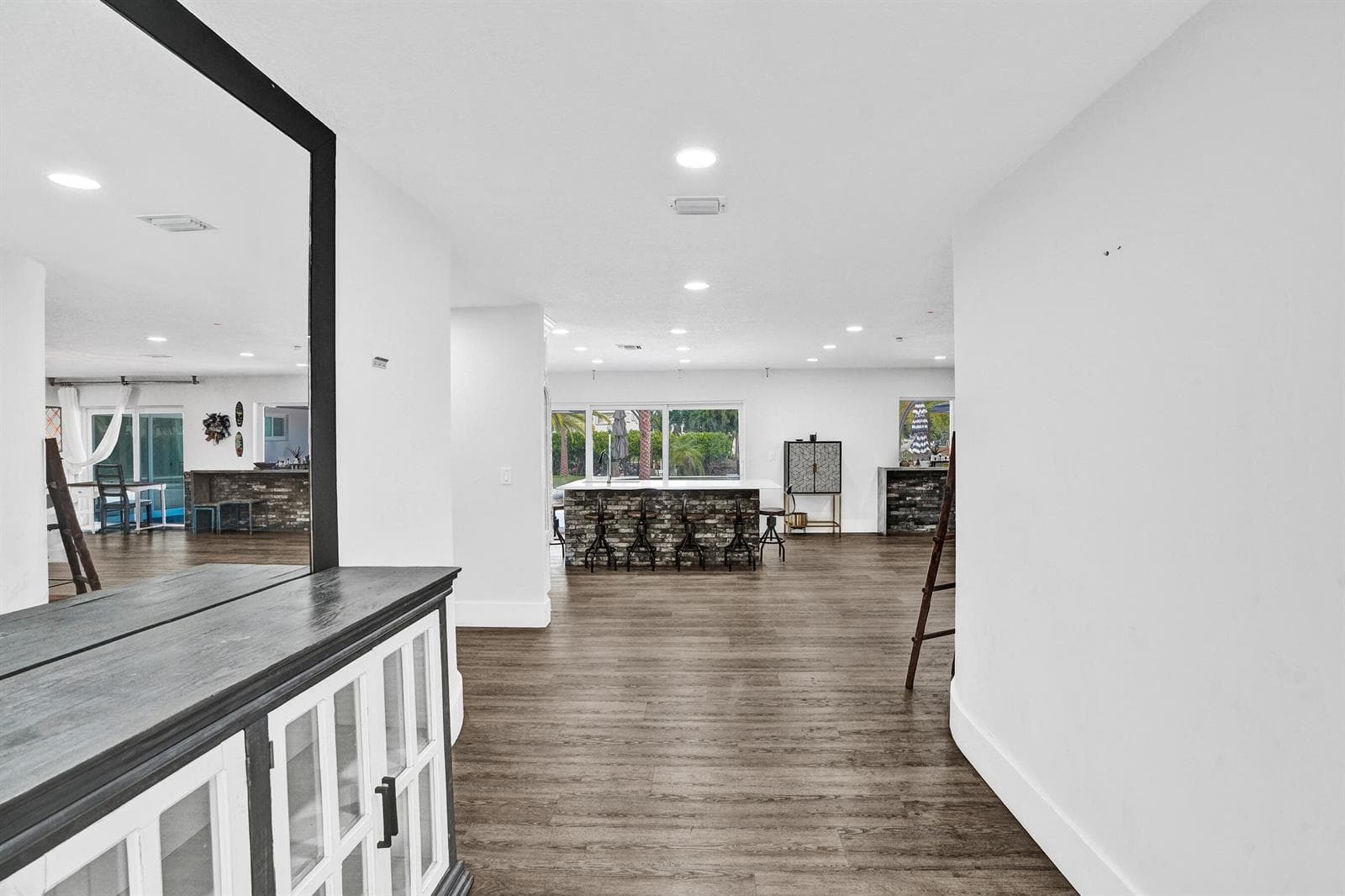 343 Layne Boulevard, Hallandale Beach, FL 33009 — zdjęcie 2