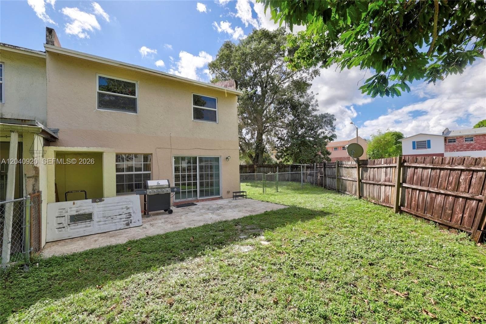 350 Sunshine Dr, Coconut Creek, FL 33066 — zdjęcie 2