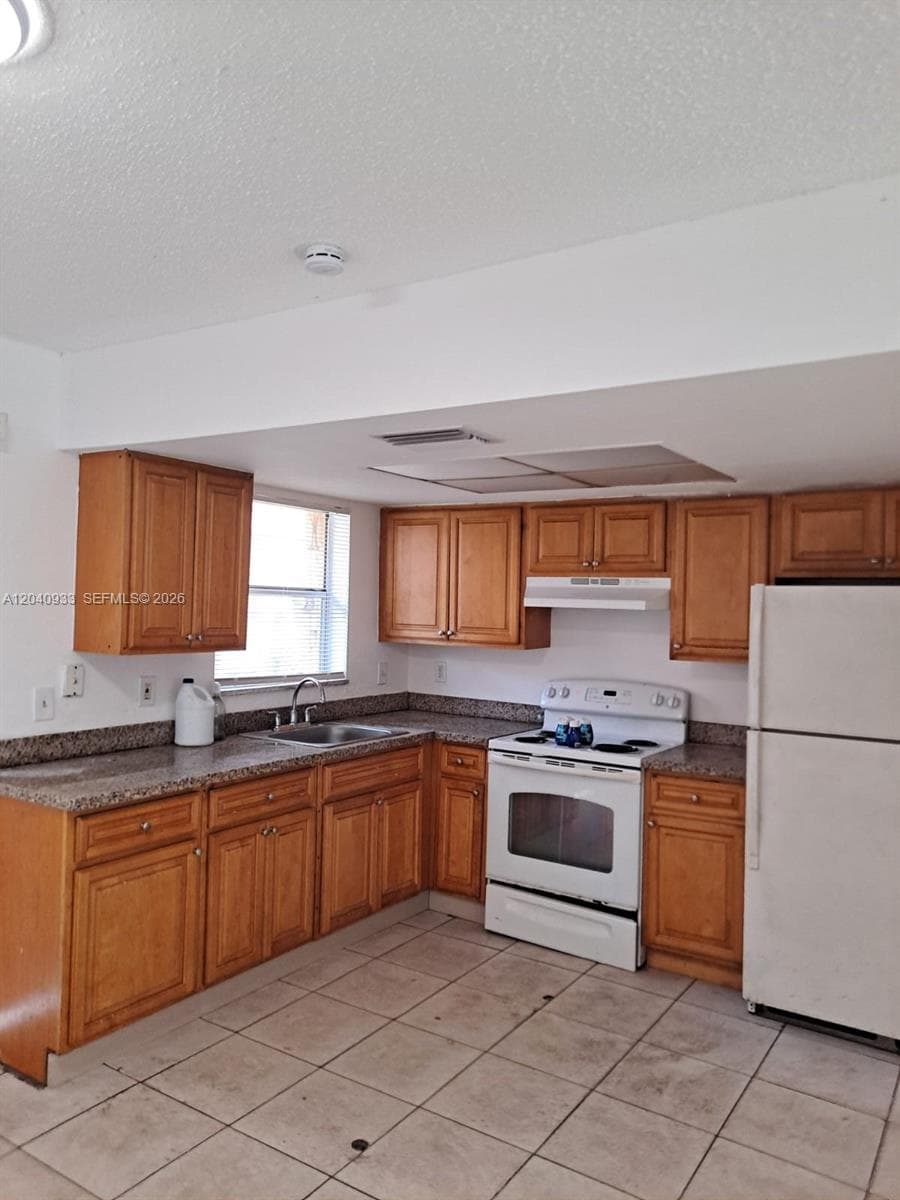 2560 NW 52nd Ave # C18, Lauderhill, FL 33313 — zdjęcie 2