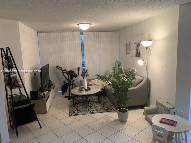 7035 NW 186th St # D310, Hialeah, FL 33015 — zdjęcie 2