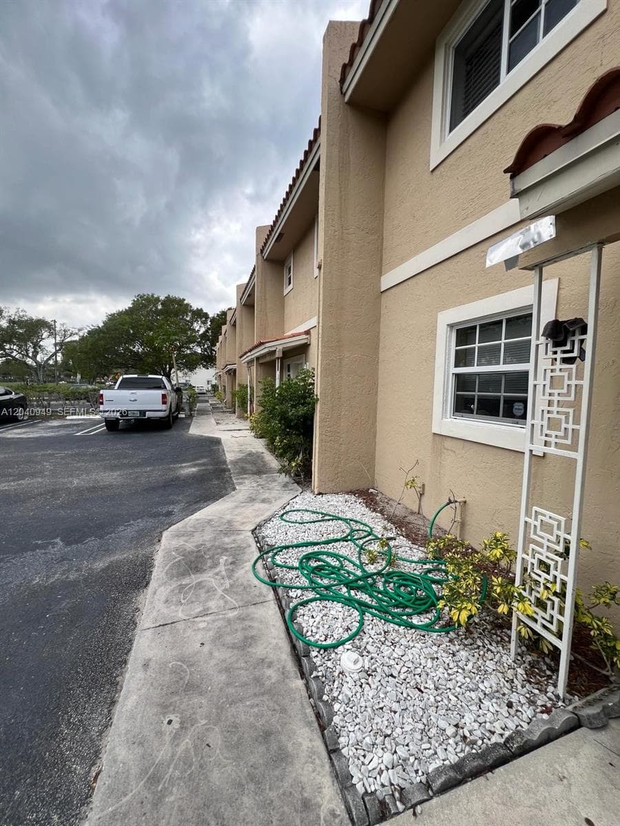 7983 NW 35th Ct # 6, Coral Springs, FL 33065 — zdjęcie 2