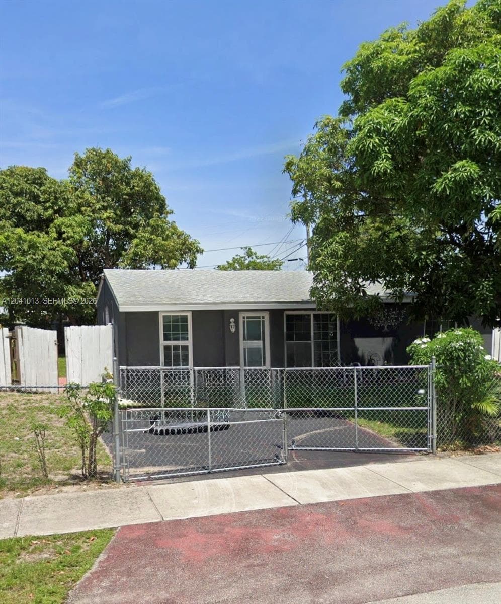 2300 SW 43rd Ave, Fort Lauderdale, FL 33317