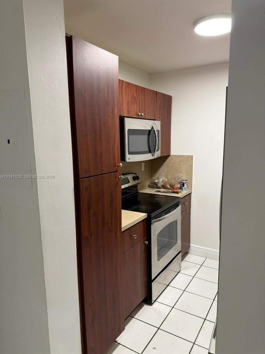 600 NW 32nd Pl # 303, Miami, FL 33125 — zdjęcie 3