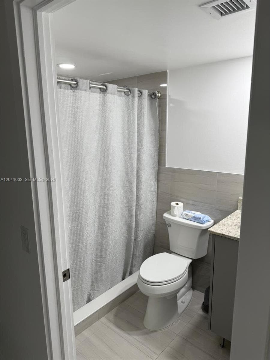 600 NW 32nd Pl # 303, Miami, FL 33125 — zdjęcie 5