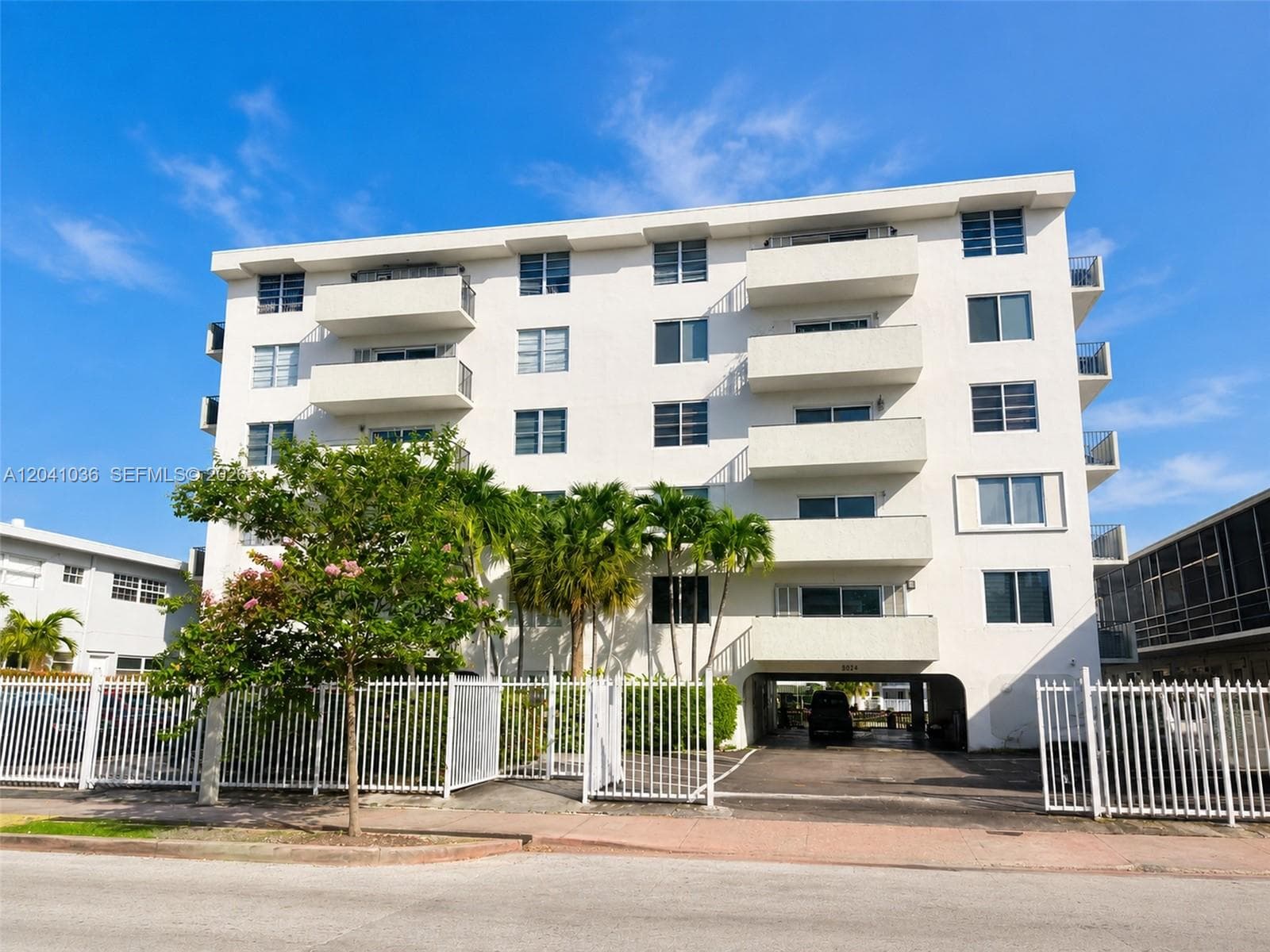 8024 Tatum Waterway Dr # 2B, Miami Beach, FL 33141 — zdjęcie 2
