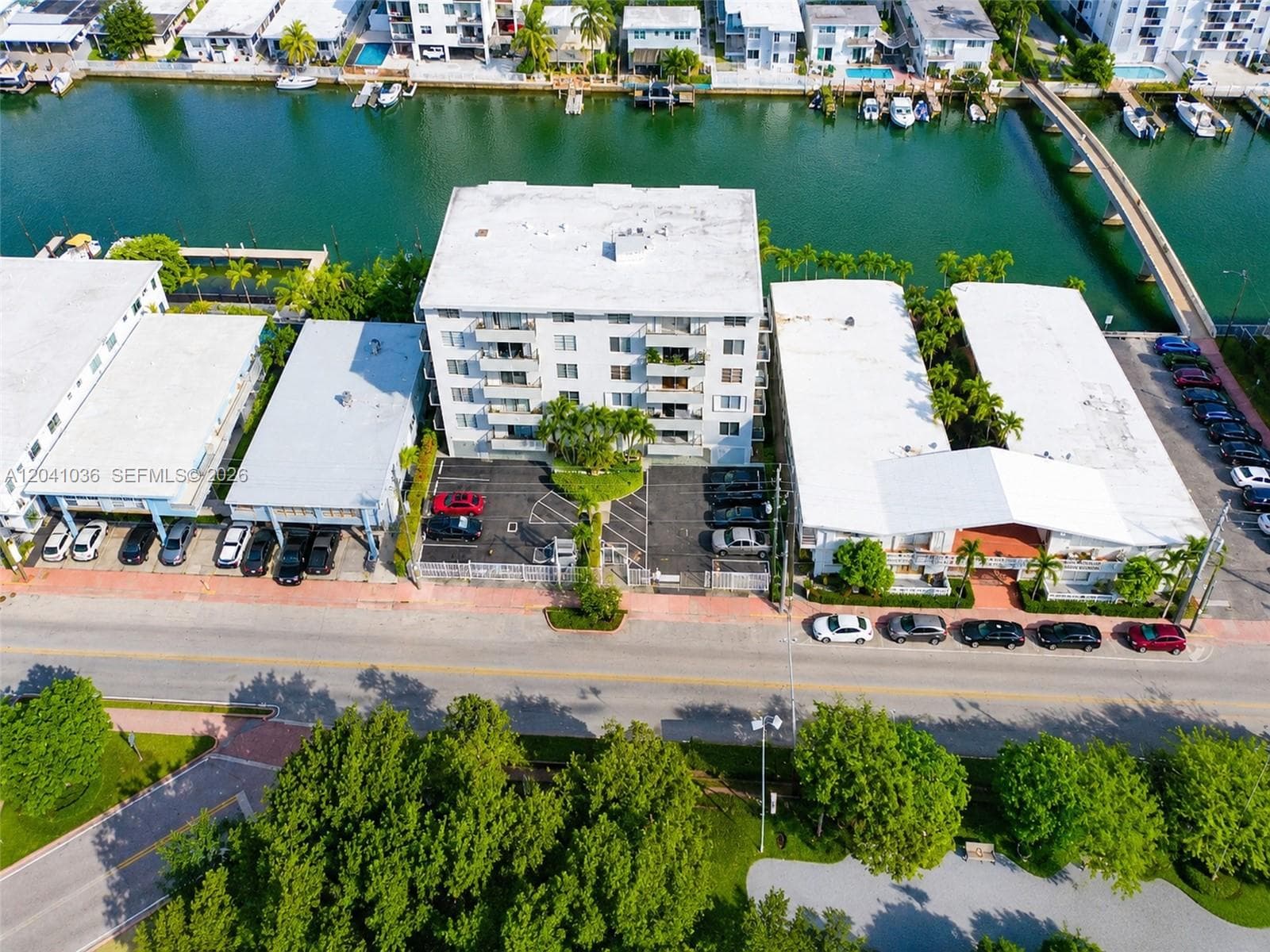 8024 Tatum Waterway Dr # 2B, Miami Beach, FL 33141 — zdjęcie 3