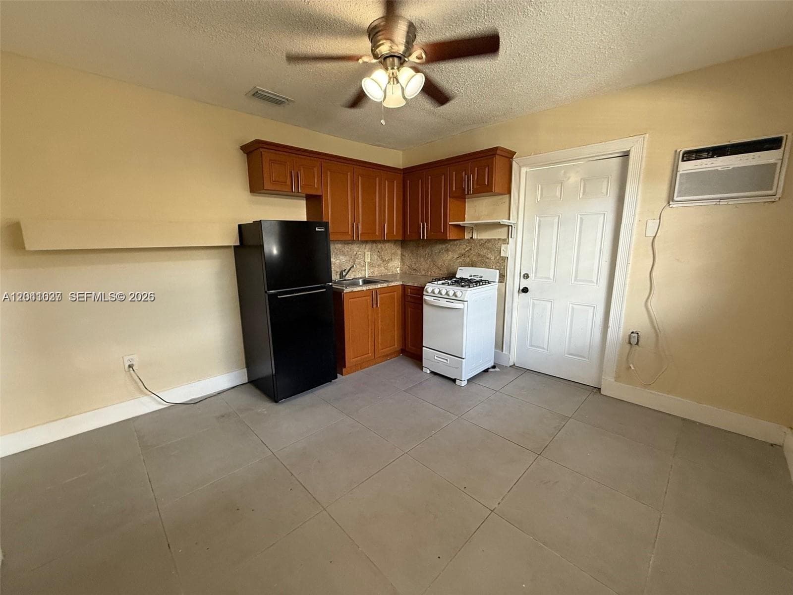 2339 NW 35th St - Efficiency # EFF, Miami, FL 33142 — zdjęcie 2