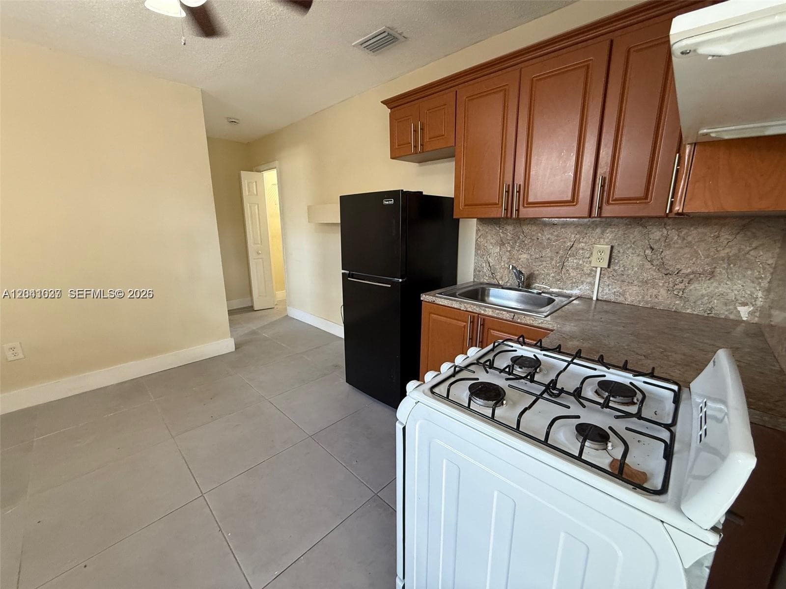 2339 NW 35th St - Efficiency # EFF, Miami, FL 33142 — zdjęcie 3