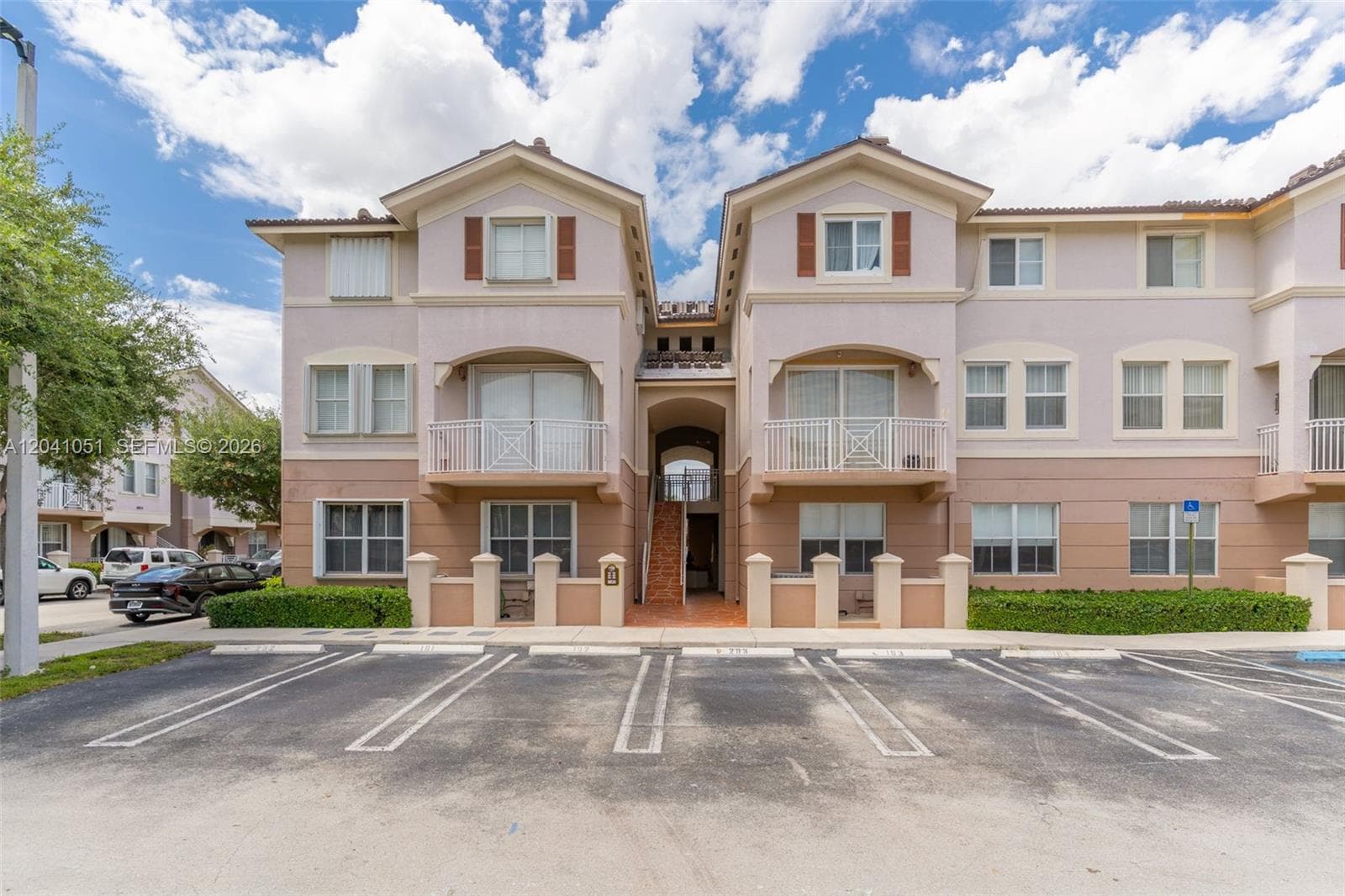 8826 W Flagler St # 203, Miami, FL 33174