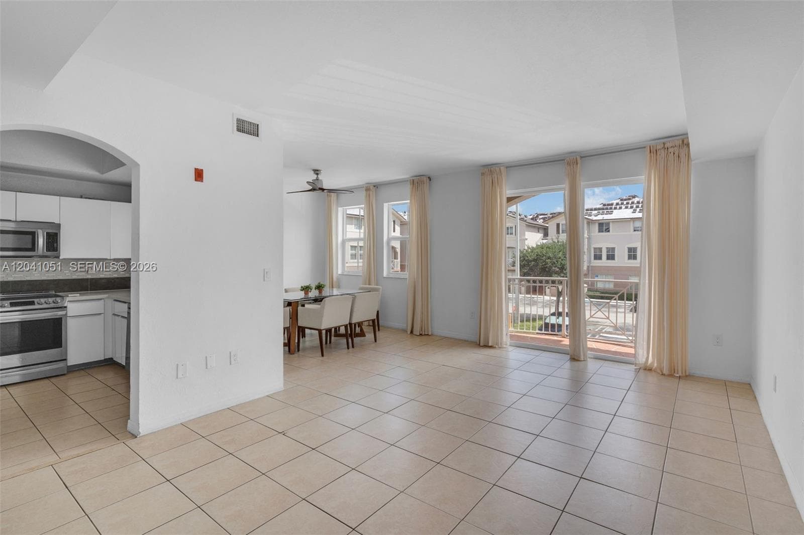 8826 W Flagler St # 203, Miami, FL 33174 — zdjęcie 4