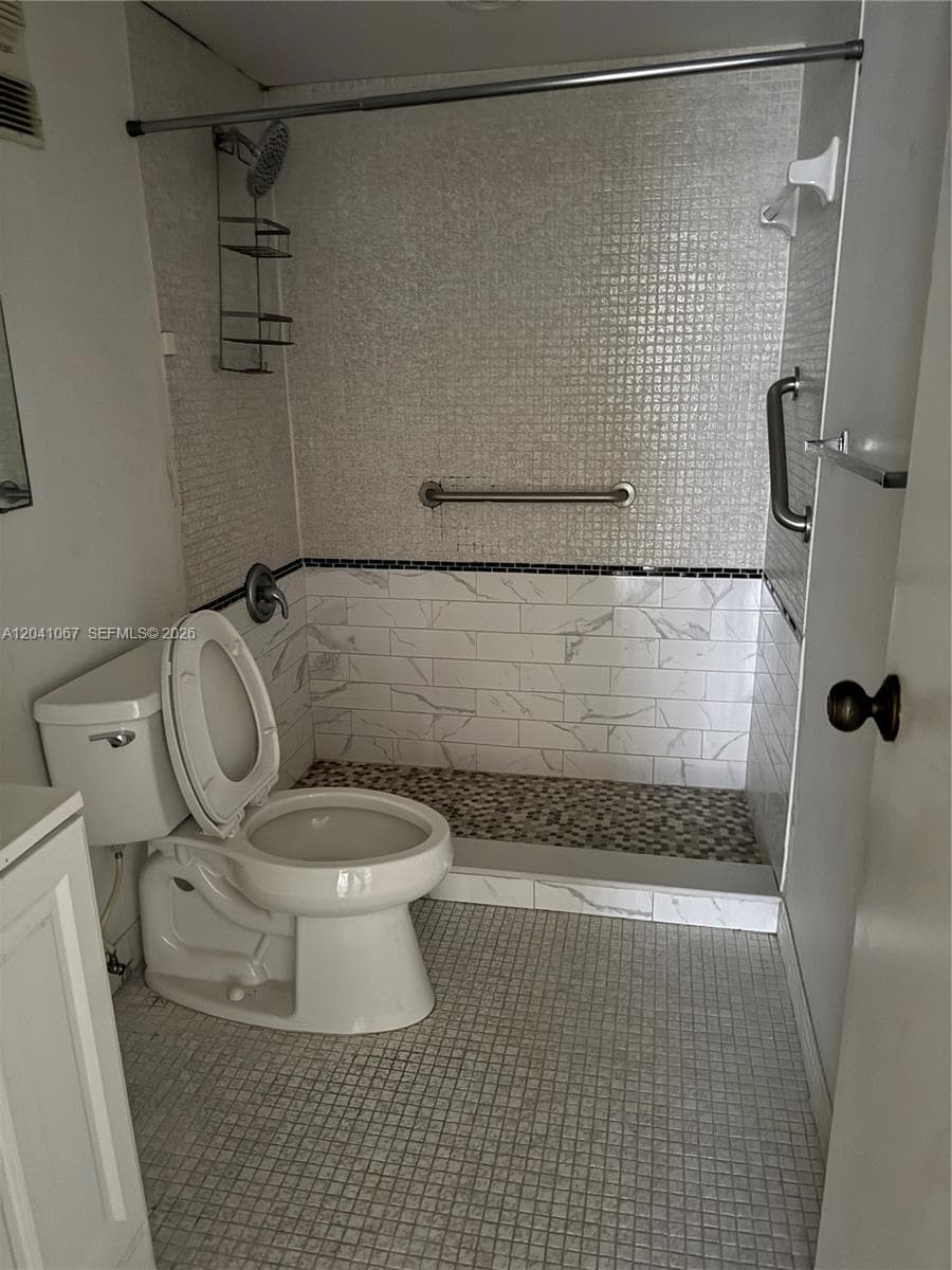 1825 W 44th Pl # 707, Hialeah, FL 33012 — zdjęcie 5