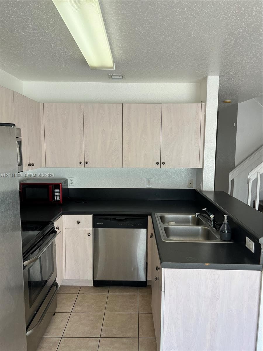 183 Hidden Ct Rd # F-33, Hollywood, FL 33023 — zdjęcie 5