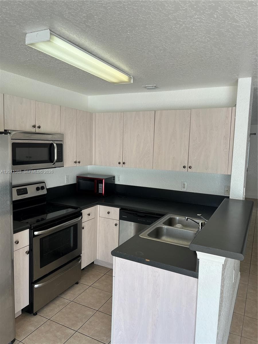 183 Hidden Ct Rd # F-33, Hollywood, FL 33023 — zdjęcie 4
