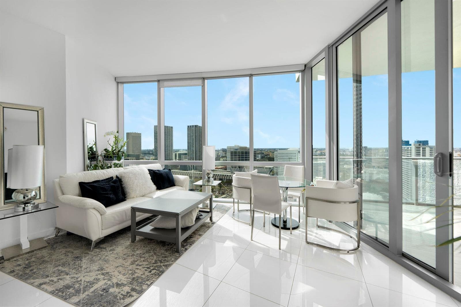851 NE 1st Avenue # 2410, Miami, FL 33132 — zdjęcie 2