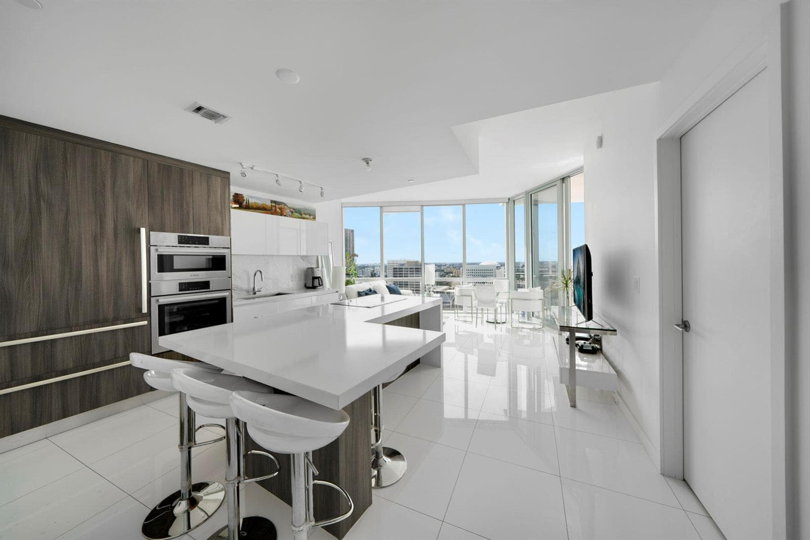 851 NE 1st Avenue # 2410, Miami, FL 33132 — zdjęcie 3