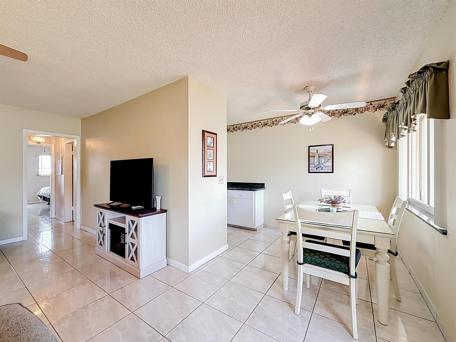 1050 SW 11th Street # L2, Hallandale Beach, FL 33009 — zdjęcie 3